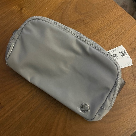 [ ❌ SOLD ] NWT Lululemon Everywhere Belt Bag 1L (Jade Grey) - Picture 5 of 9